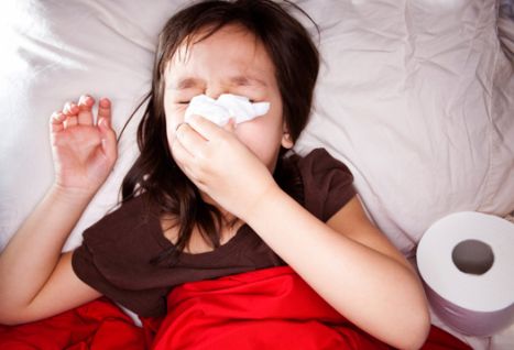 Why do common cold symptoms seem to get worse at night
