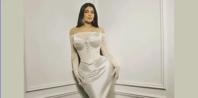 How Tall Is Kylie Jenner?